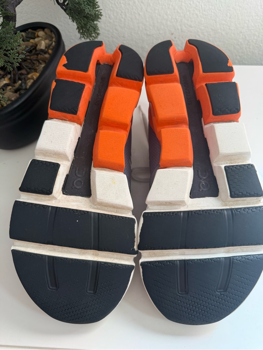 On Running cloudflyer 4 Men size 9 Athletic Shoes — Gray with Orange Accents - Picture 12 of 13